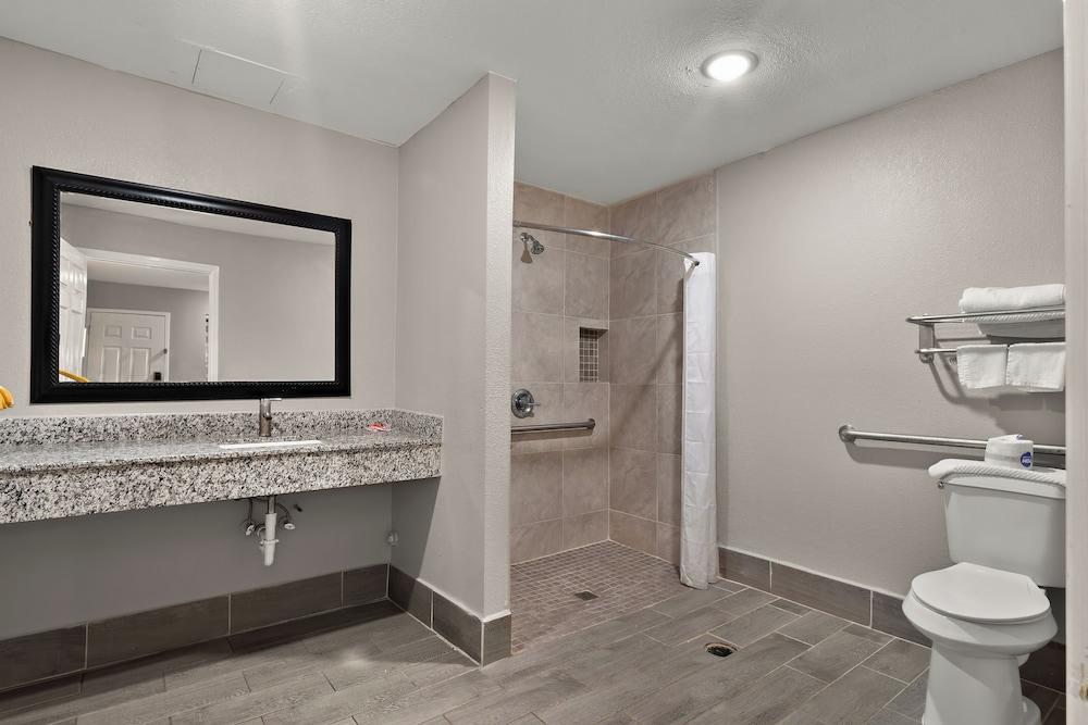 Econo Lodge Inn & Suites Laredo - Nuevo Laredo photo 10