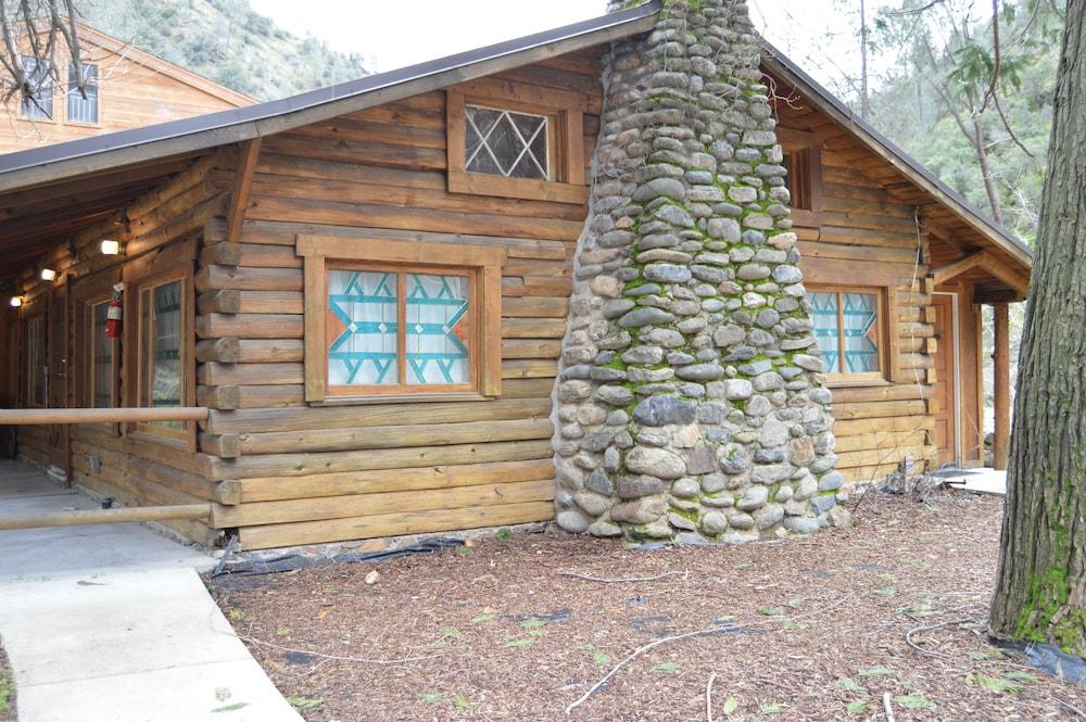 Red Bud Lodge photo 14