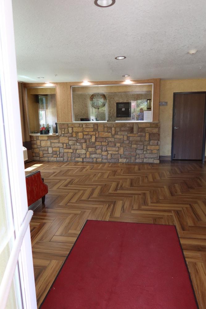 West Worth Inn and Suites photo 3