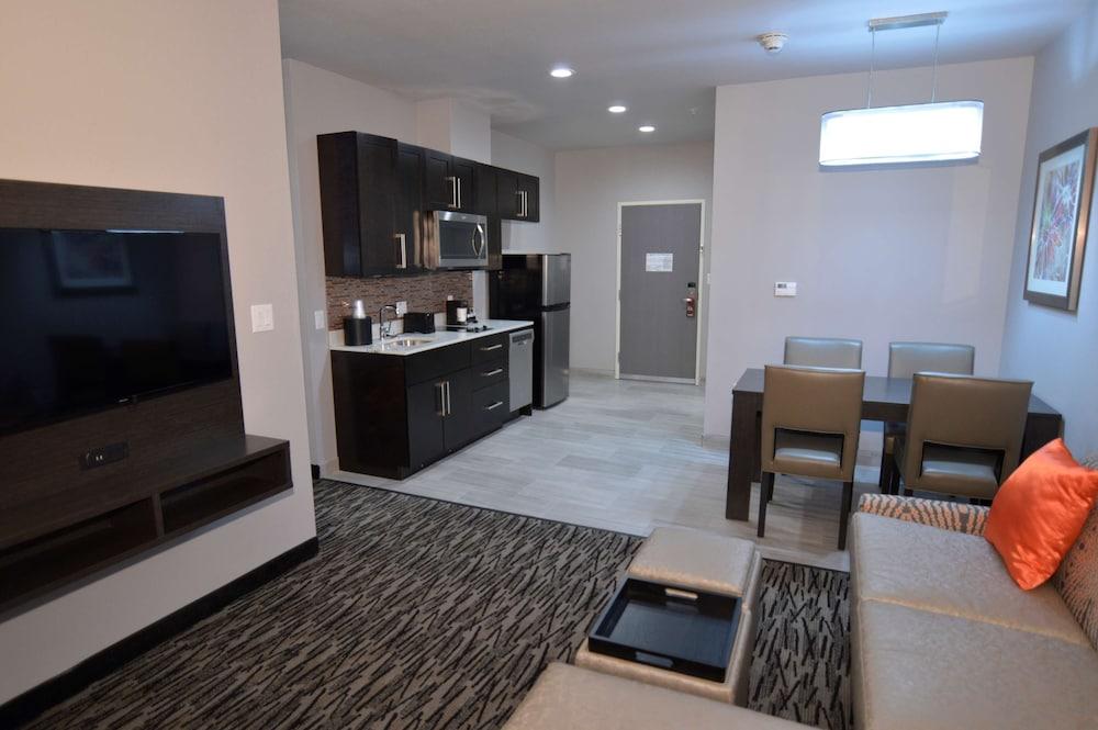 Best Western Plus Executive Residency Baytown photo 16