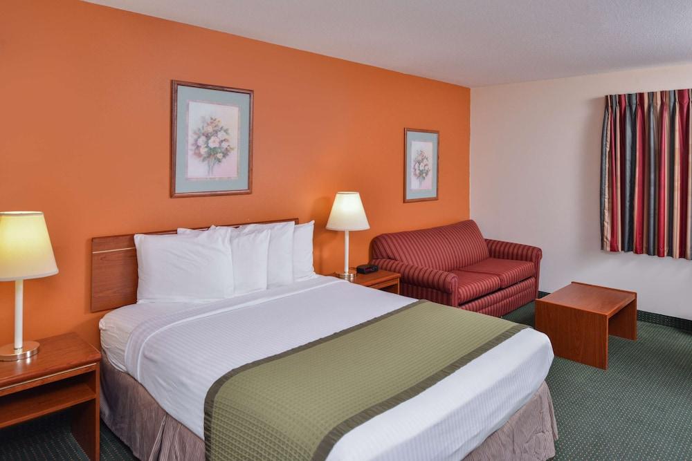 Travelodge Suites by Wyndham Newberg photo 19