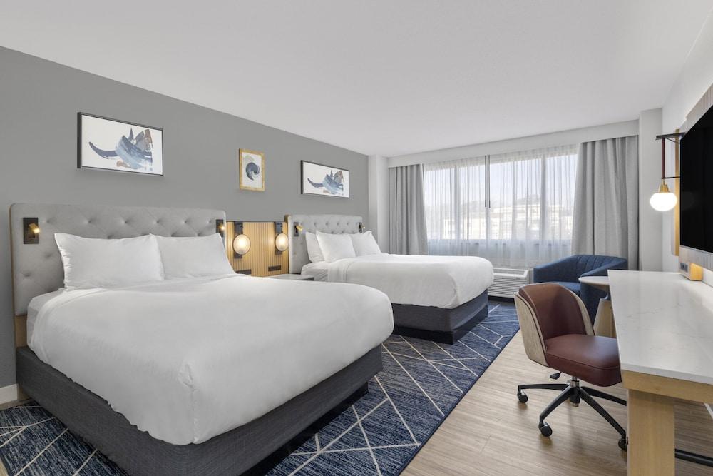 Crowne Plaza Virginia Beach Town Center by IHG photo 6