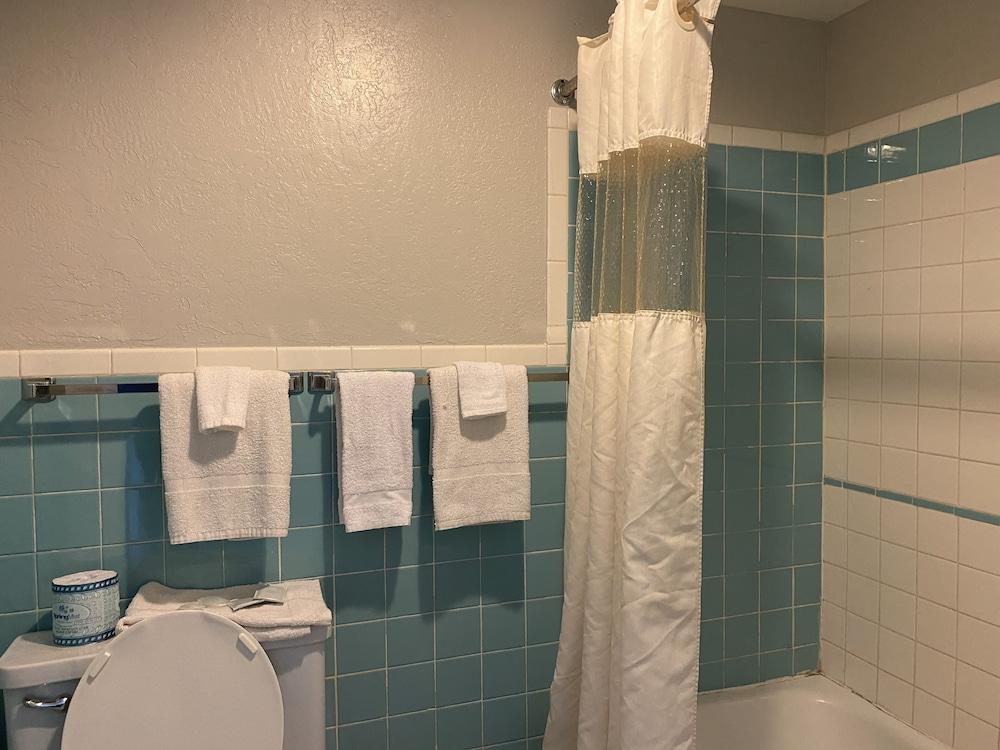 Four Corners Inn photo 6