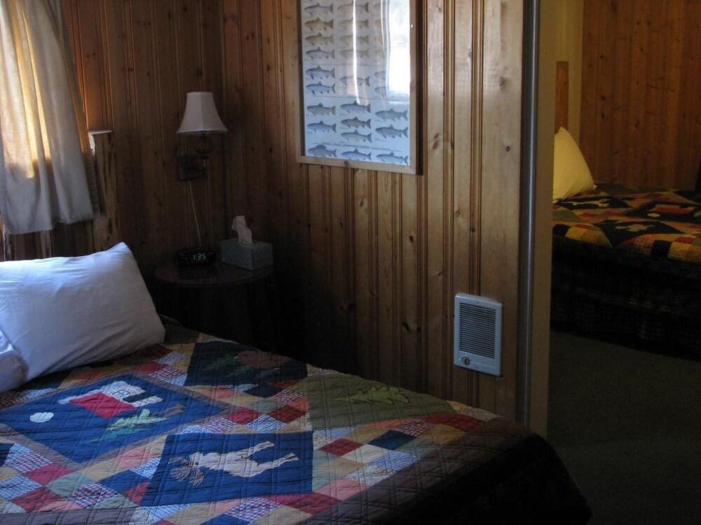 Evergreen Motel photo 12