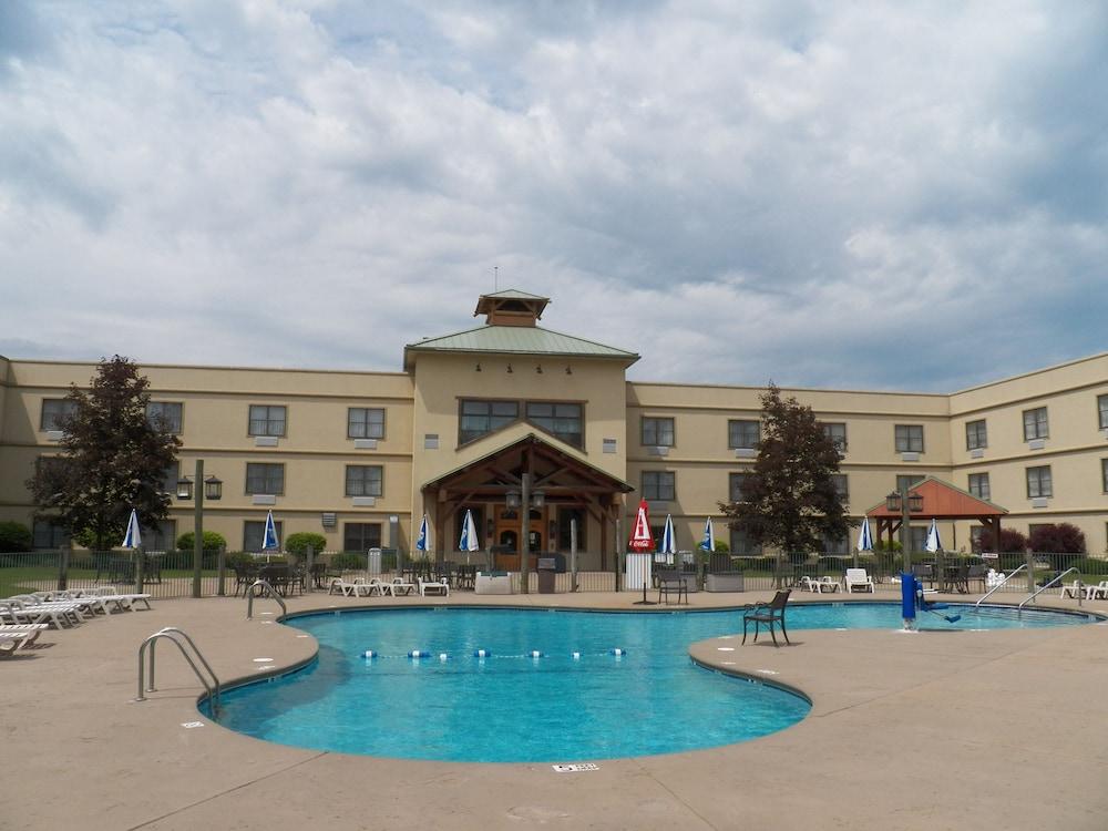 Darien Lake Lodge on the Lake photo 13
