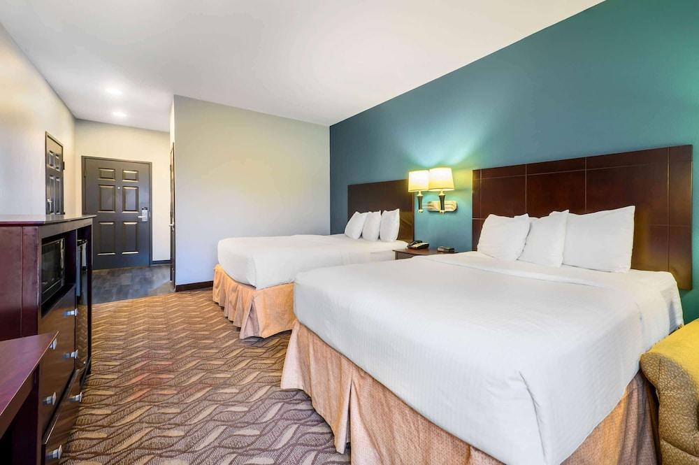 La Quinta Inn & Suites by Wyndham Longview North photo 9