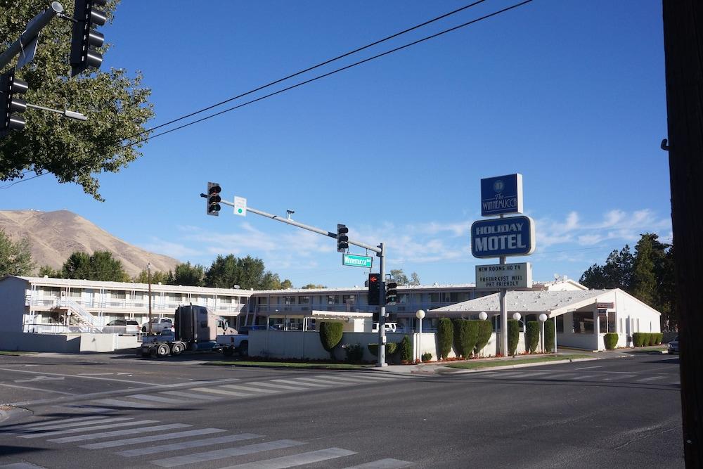 Holiday Motel photo 1
