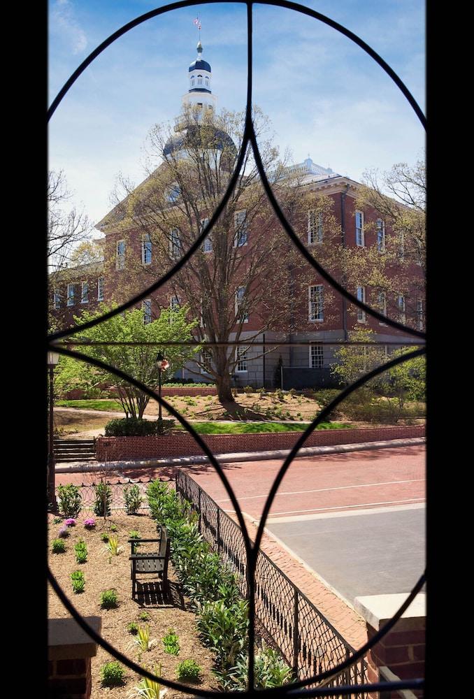 86 State Circle - Luxury Boutique Hotel photo 14