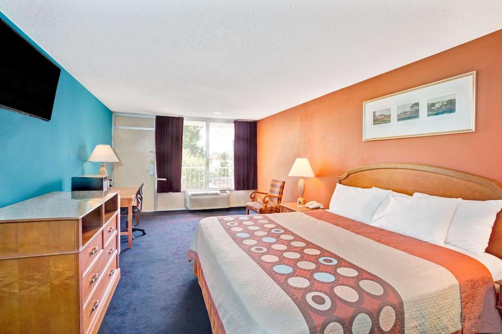 Super 8 by Wyndham Gaffney photo 25