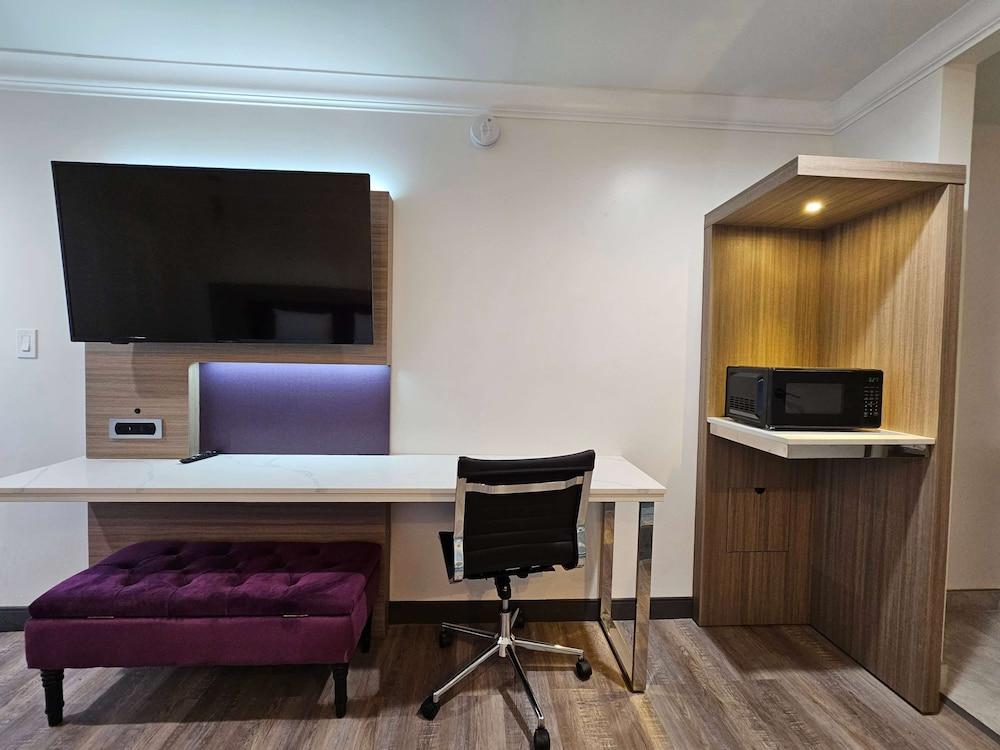 Travelodge by Wyndham Fullerton Near Anaheim photo 23