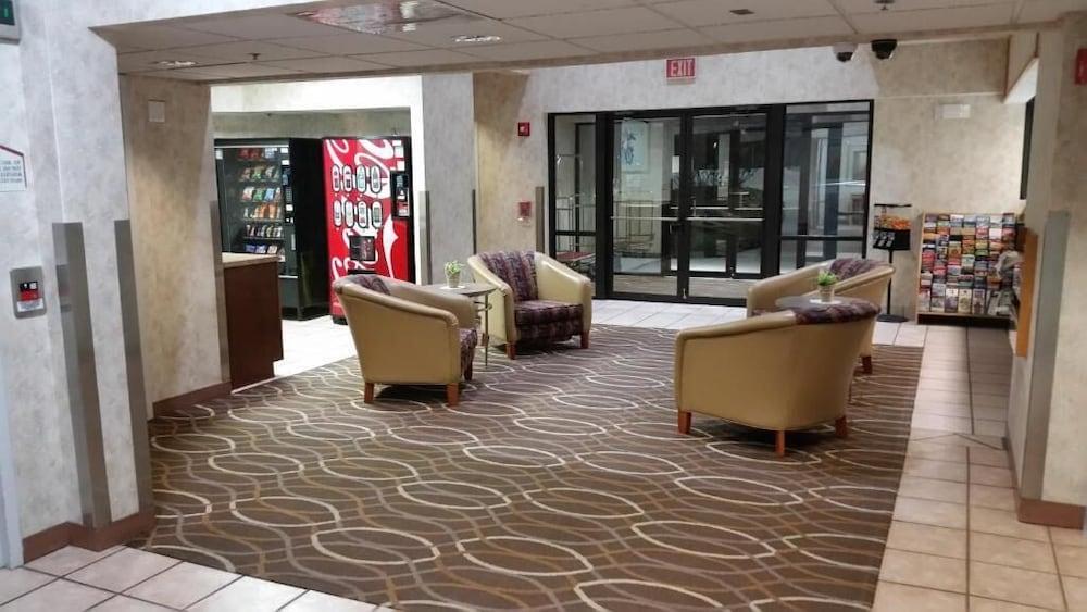 Plano Inn & Suites photo 3