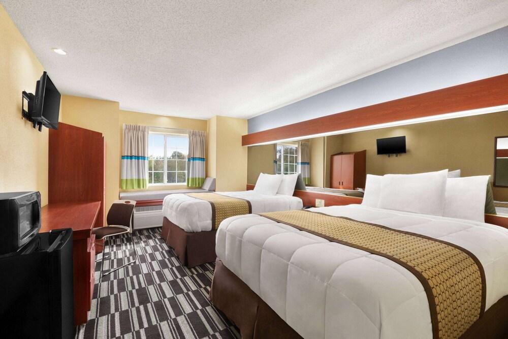 Microtel Inn & Suites by Wyndham Thomasville/High Point/Lexi photo 21