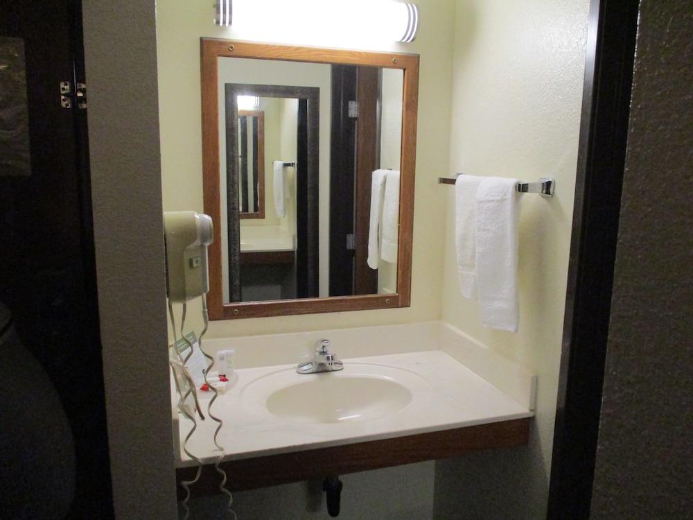 Northwoods Inn & Suites Blackduck photo 36