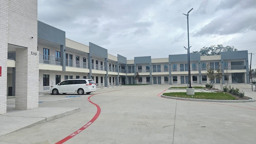 Palace Inn Baytown at Harrison St photo 1