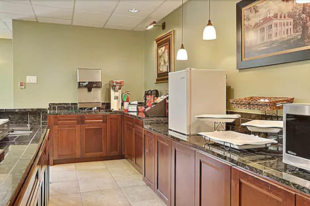Carmel Inn & Suites photo 29