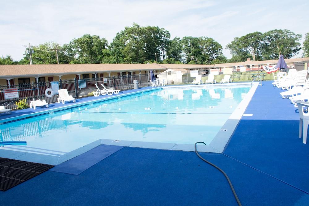 Atlantic Inn & Suites photo 4