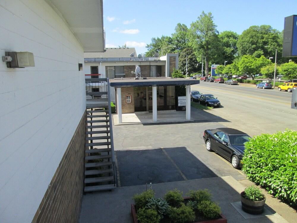 Travelers Inn by OYO Longview Kelso — hotel in Longview