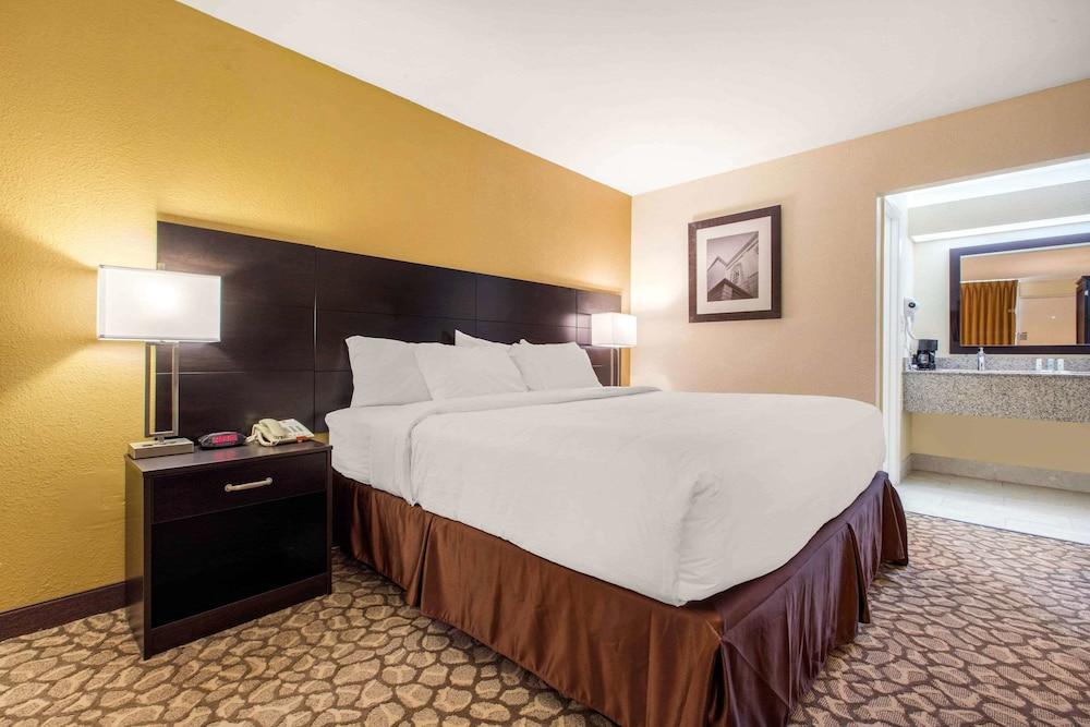 Ramada by Wyndham Santee I-95 photo 11