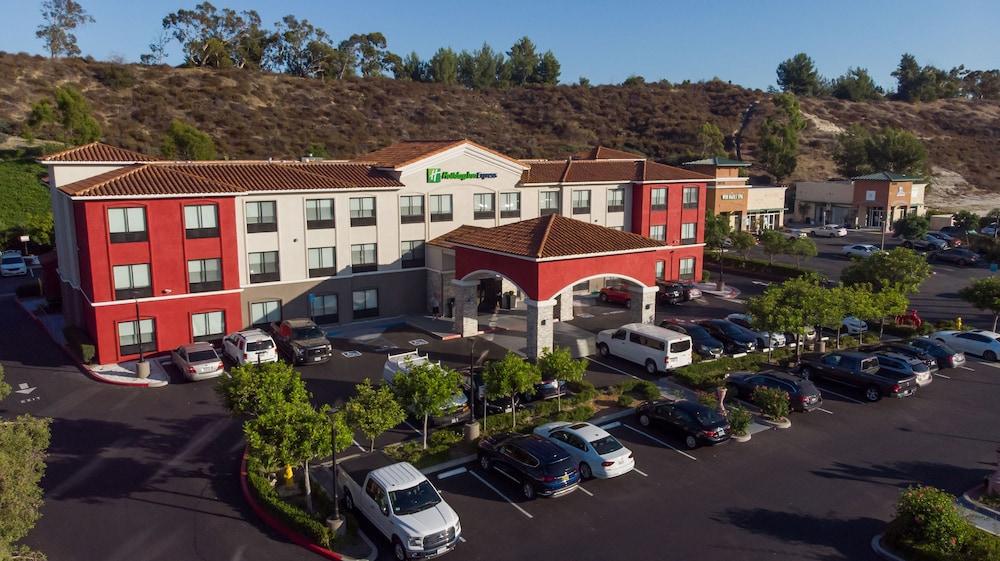 Holiday Inn Express & Suites Lake Forest by IHG photo 43