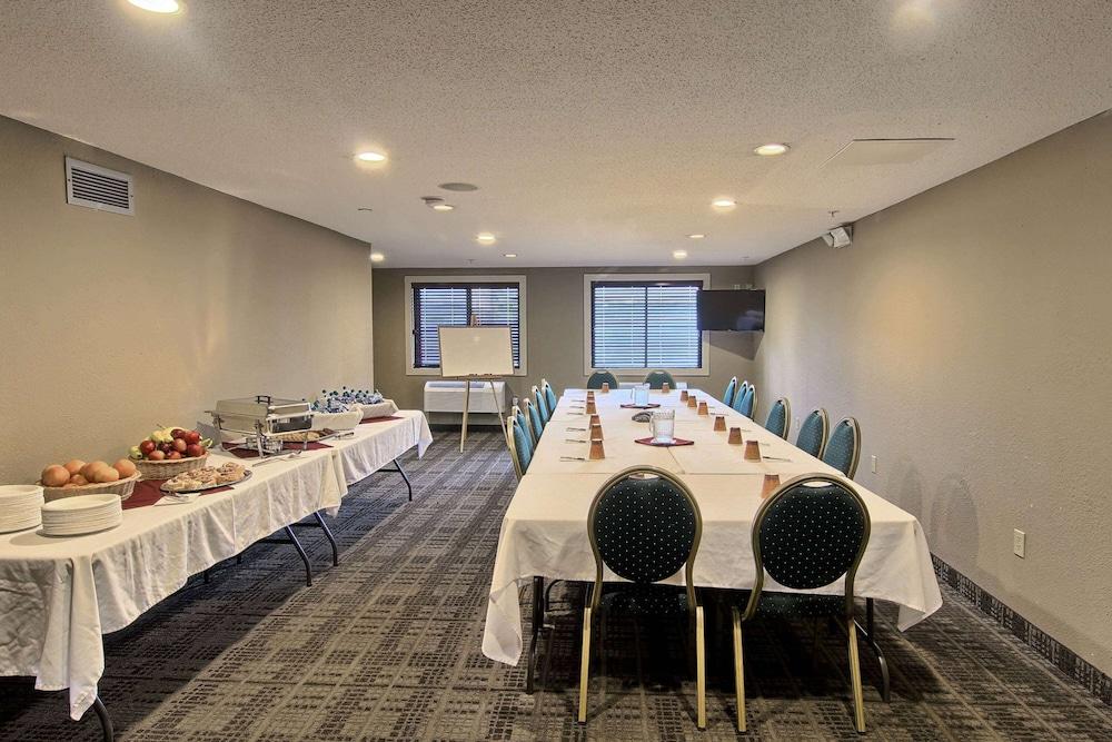 Blossom Hotel & Suites Traverse City photo 20