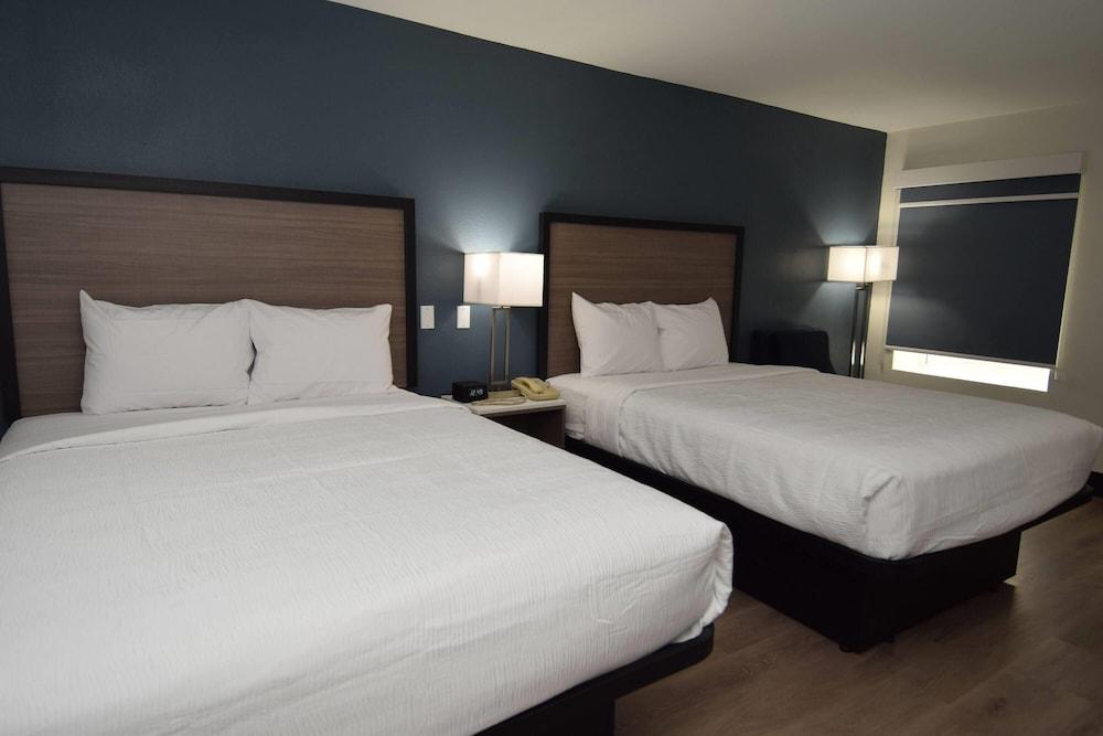 Baymont by Wyndham Batavia - Darien Lake photo 11