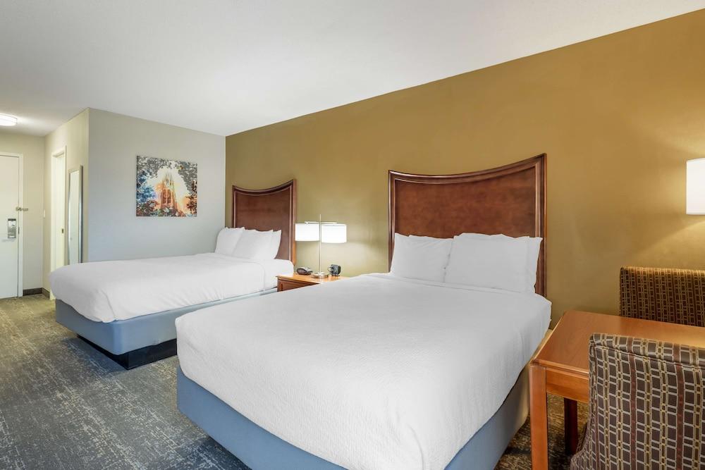 Clarion Inn North Haven - New Haven North photo 9