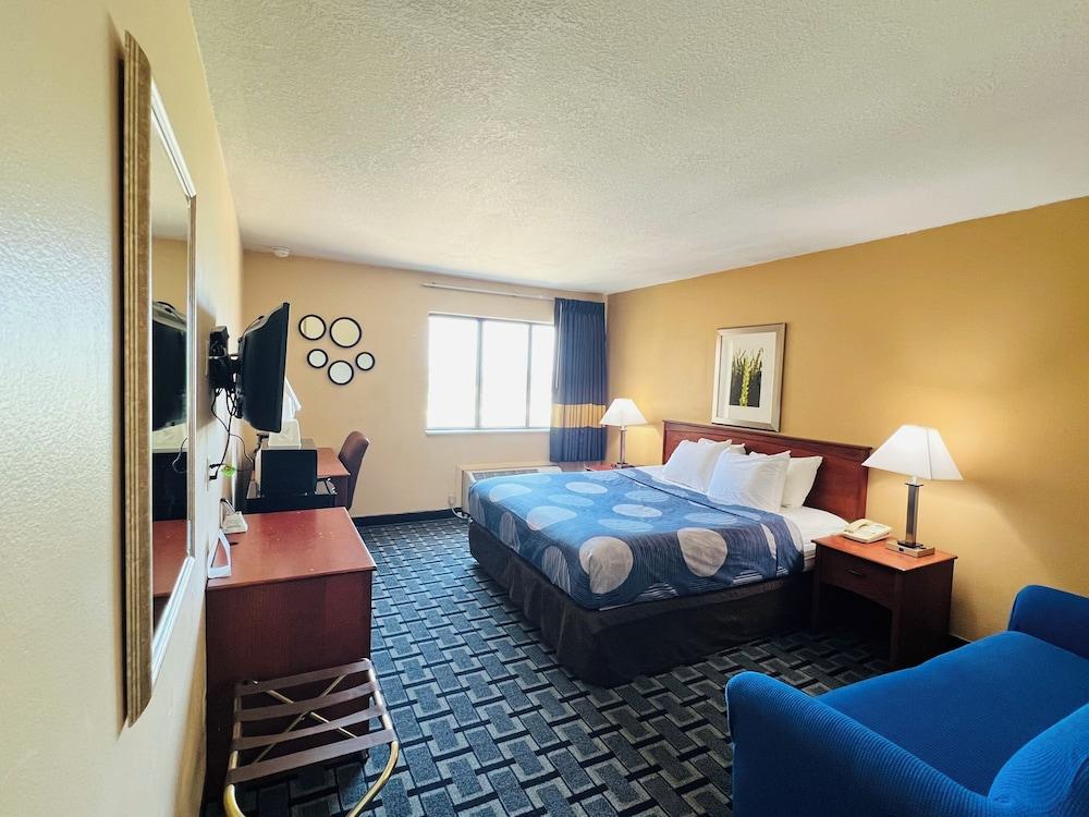 Hometown Inn & Suites photo 22