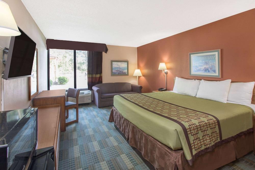 La Quinta Inn & Suites by Wyndham Myrtle Beach photo 14
