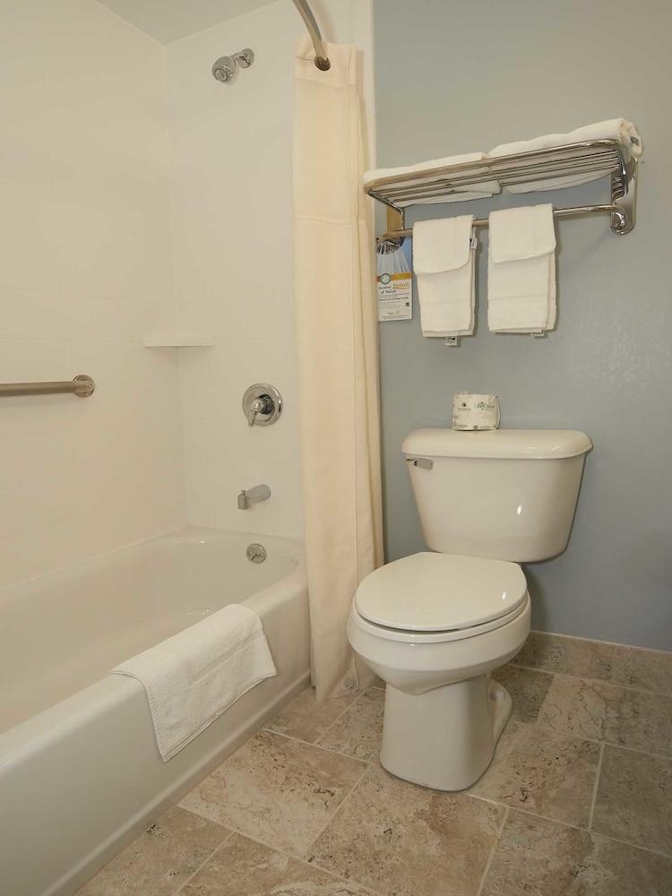 Quality Inn Bourne - Cape Cod photo 11