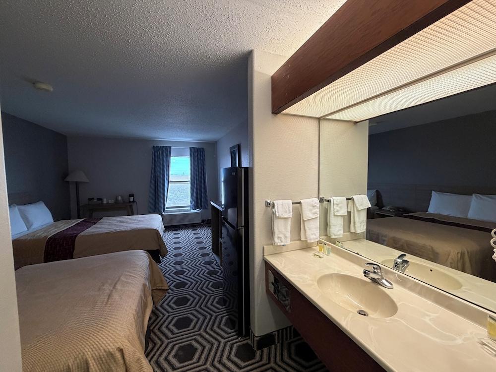 Relax Inn & Suites photo 17