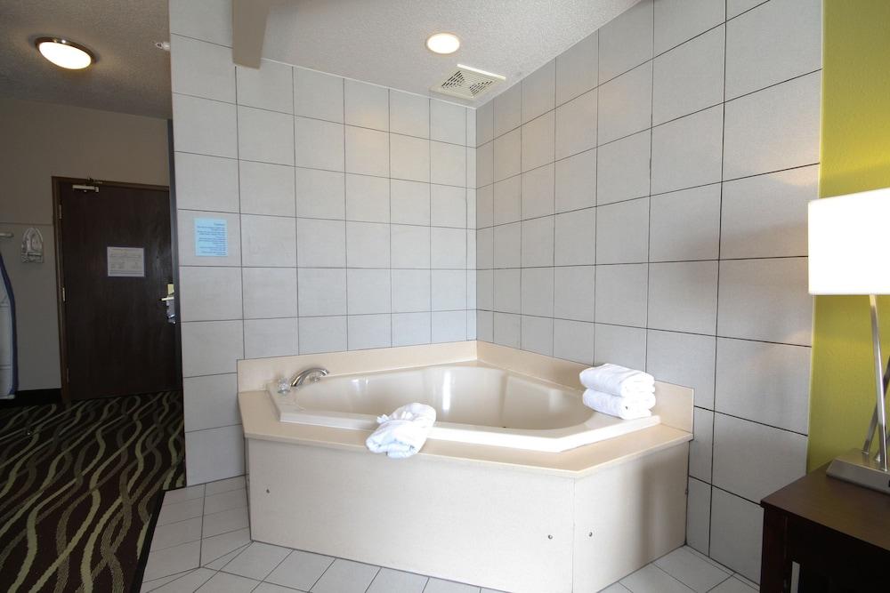 Holiday Inn Express Marshall by IHG photo 24