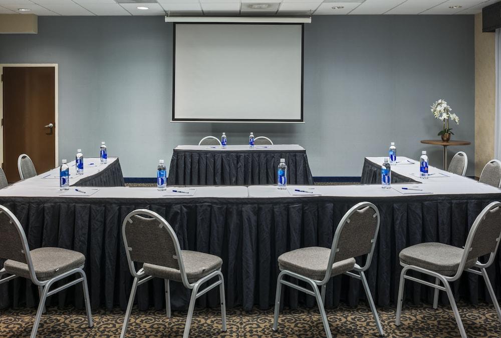 Holiday Inn Express Hotel and Suites Laurel by IHG photo 34