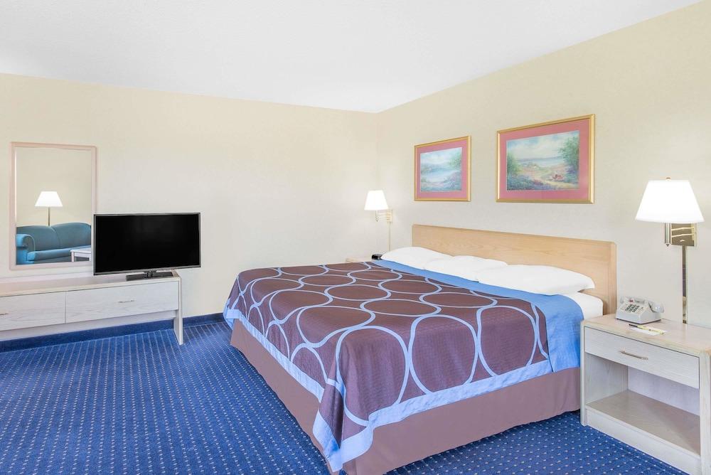 Super 8 by Wyndham Canandaigua photo 26