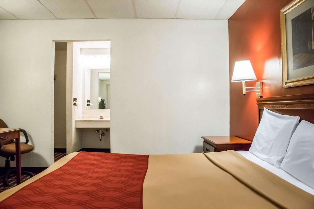 Econo Lodge Williamsport photo 19