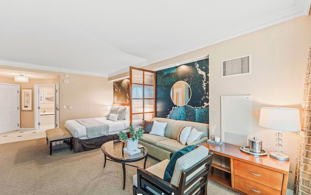 Premium Suite w/balcony at The Signature photo 50