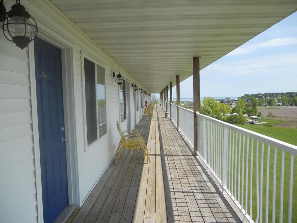 Coho Motel and Suites photo 18