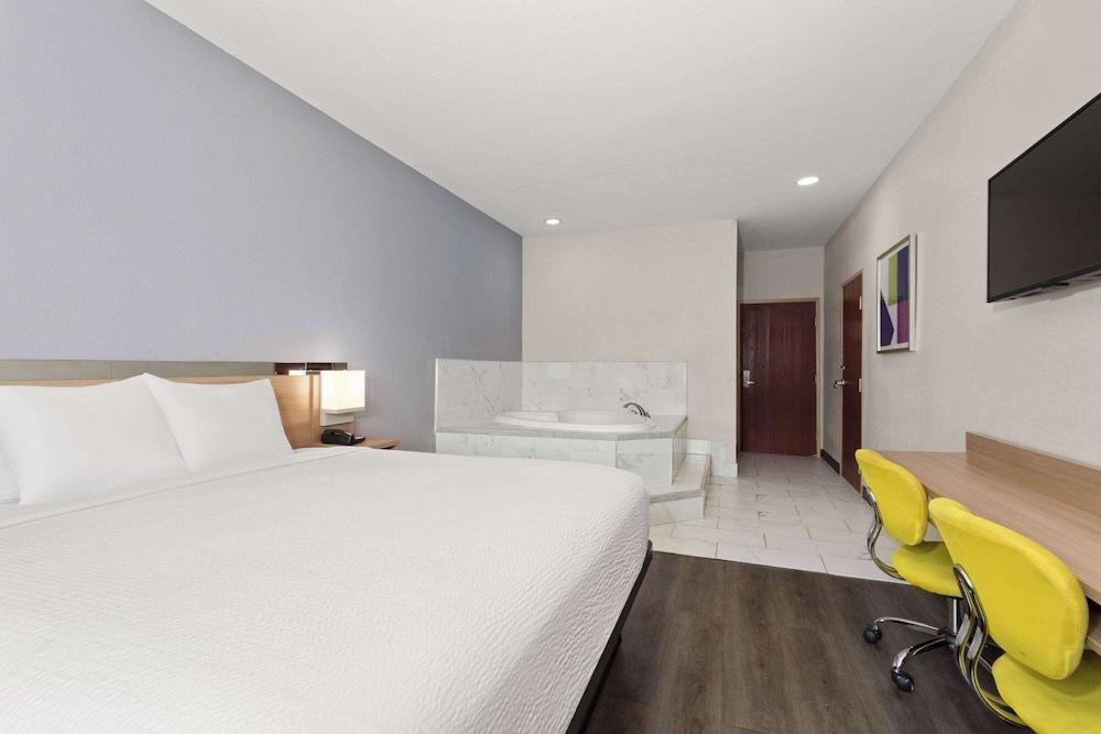 Microtel Inn & Suites by Wyndham Panama City photo 31