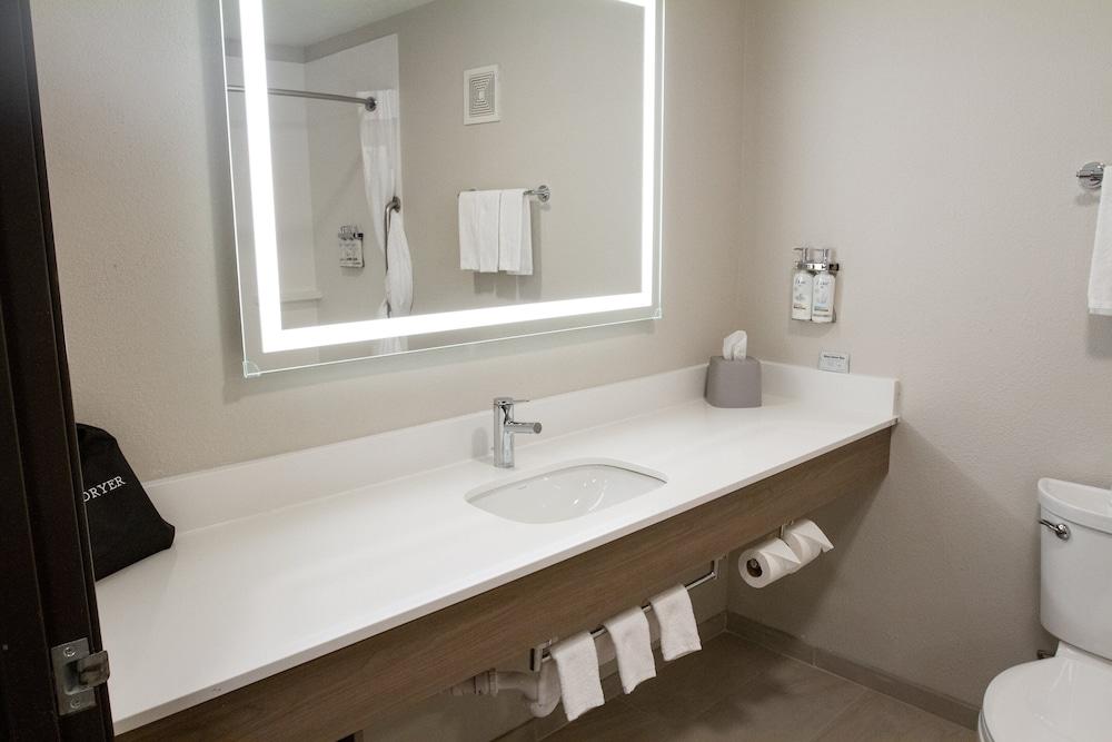 Holiday Inn Express Oneill by IHG photo 28