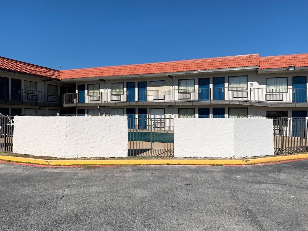 Super 7 Inn by Hotel O Dallas I 20 photo 25