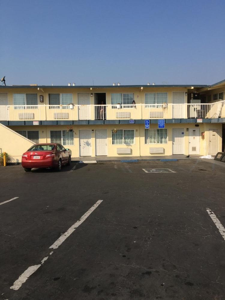 Economy Inn Monterey photo 30