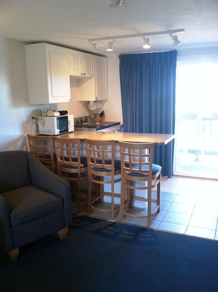 Mariner's Point Resort photo 10