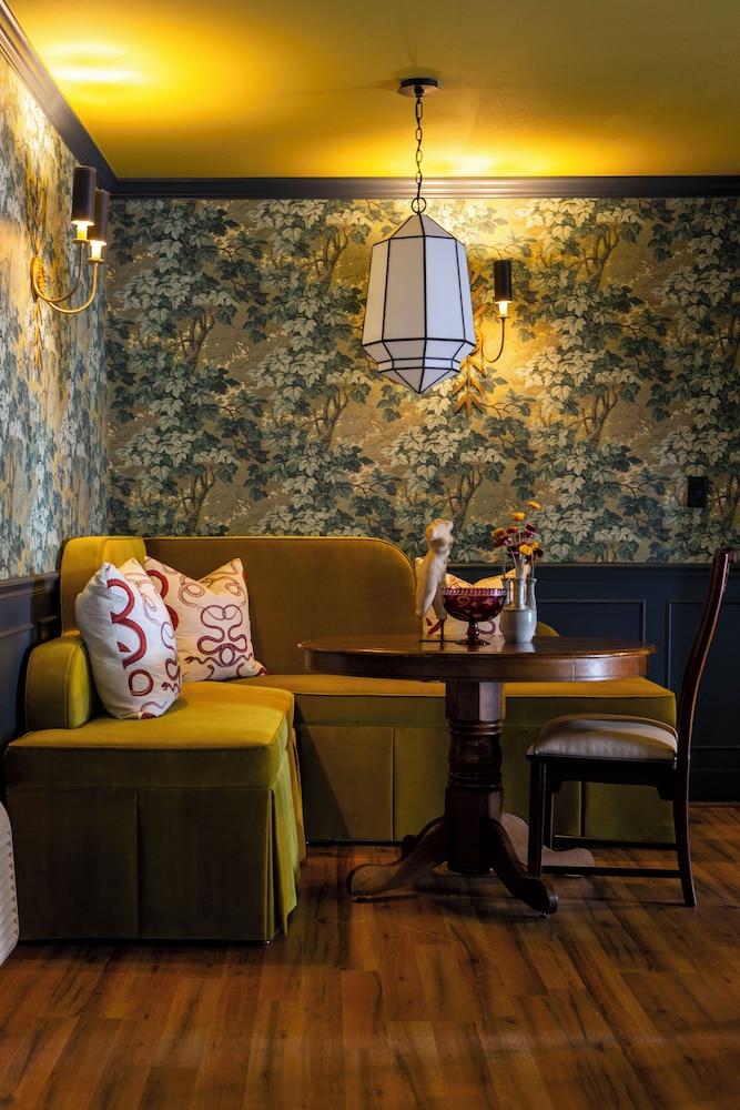 The Menagerie photo 17