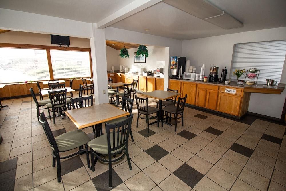 Big Sky Inn photo 12