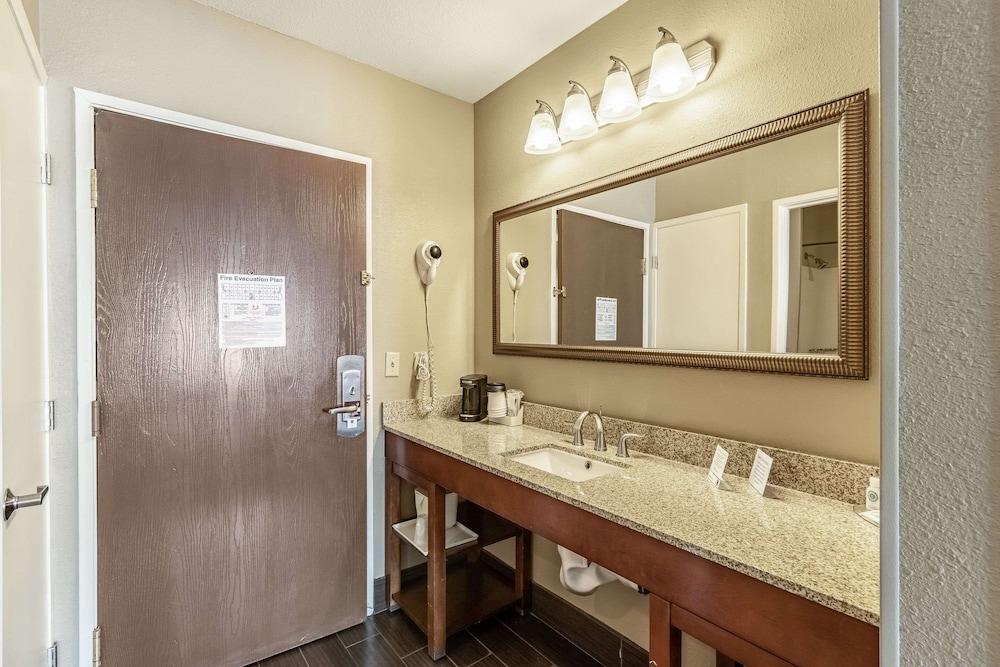 Comfort Inn Tucson Central photo 47