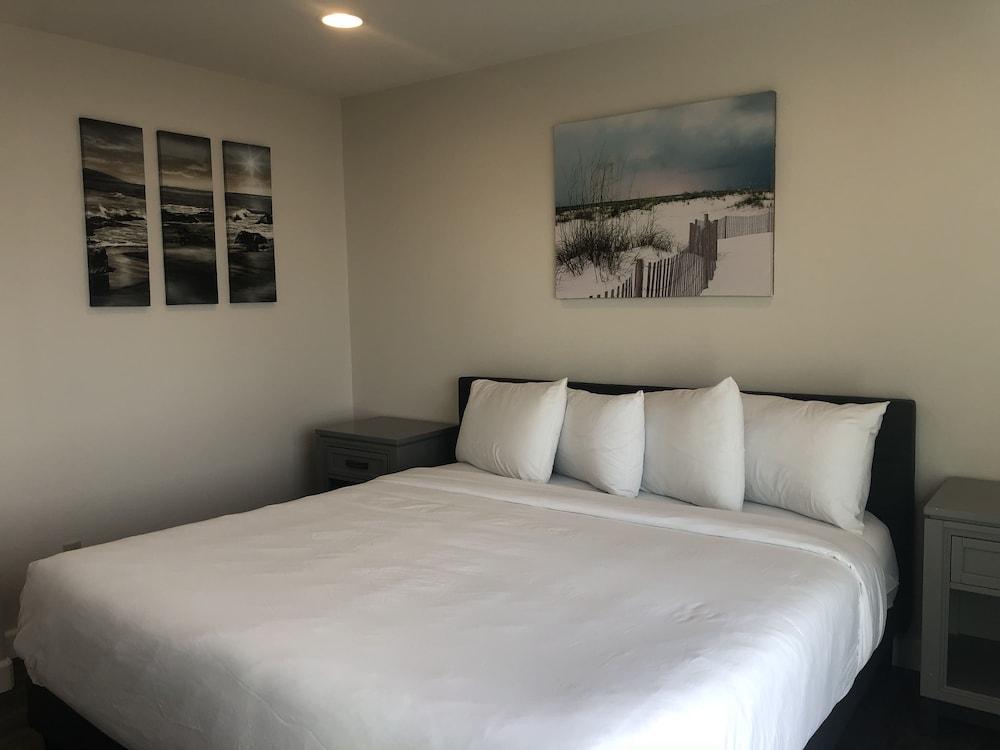 Sailor Jack's Oceanfront Inn photo 2