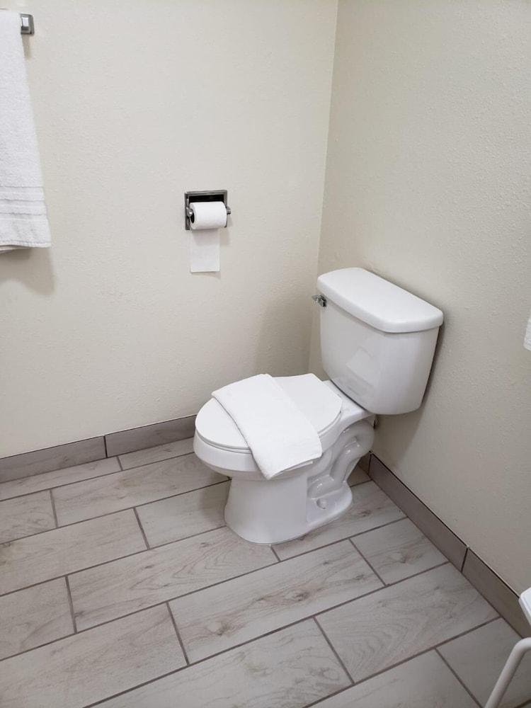 Value Inn & Suites photo 11