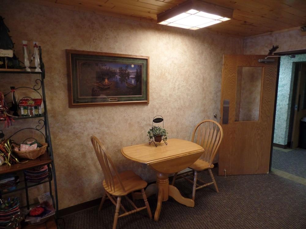 Chicaugon Lake Inn photo 71