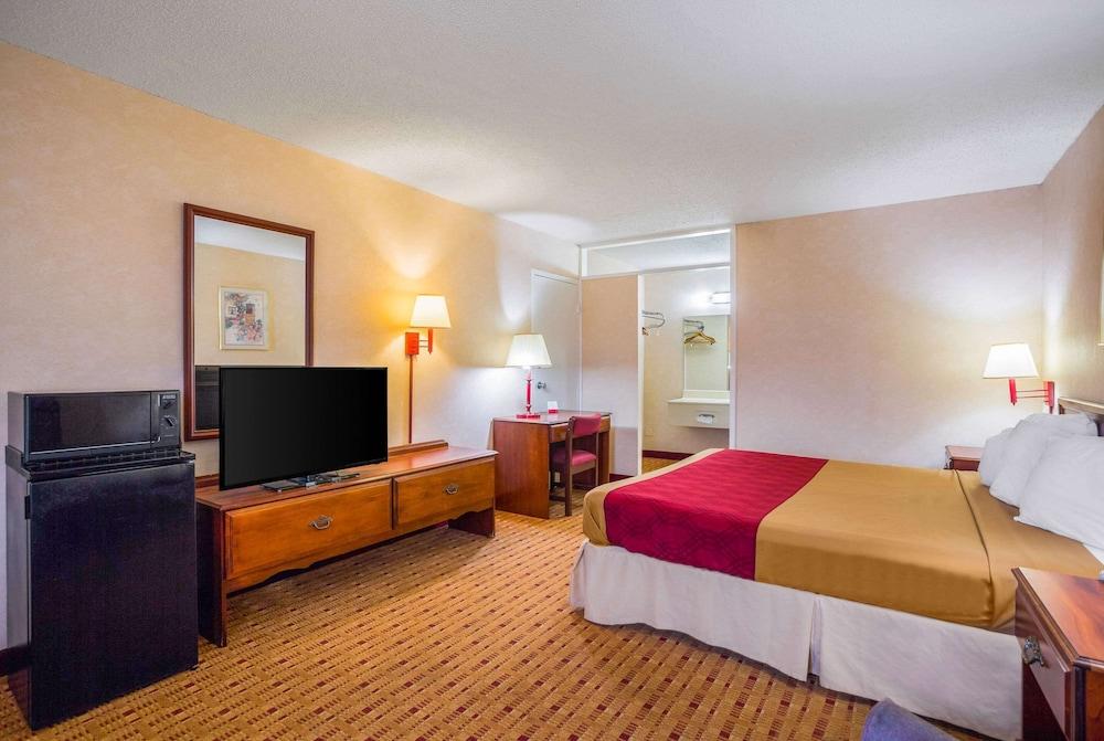 Econo Lodge Cave City photo 3