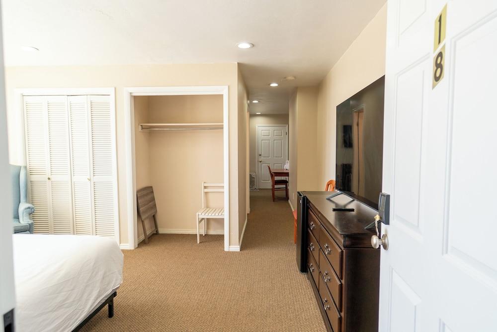 Road Creek Inn photo 46