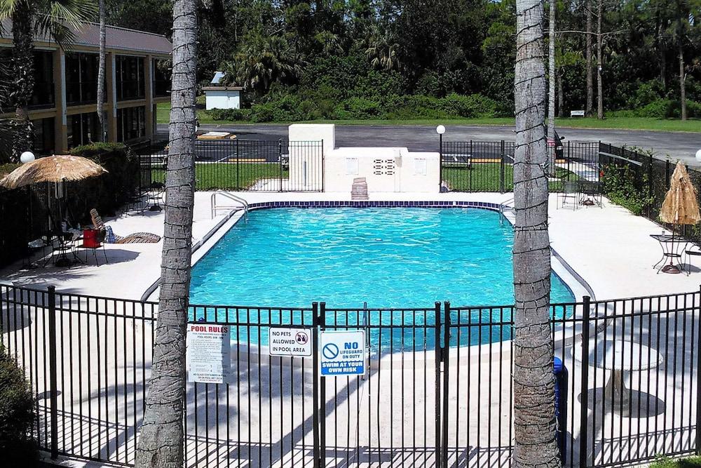Econo Lodge Ormond Beach North - Daytona photo 13